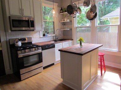 What a fantastic kitchen!!!  Plenty of space to wo