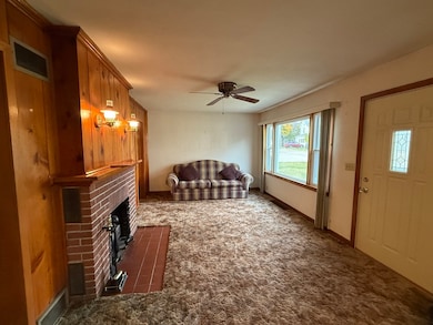 909 N Hennepin Ave, Dixon, IL 61021 - photo 6