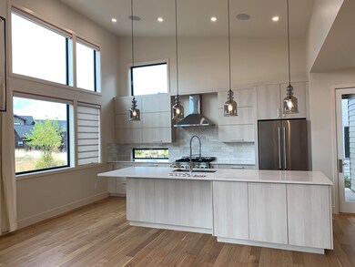 19146 Gateway Loop, Bend, OR 97702 - photo 3