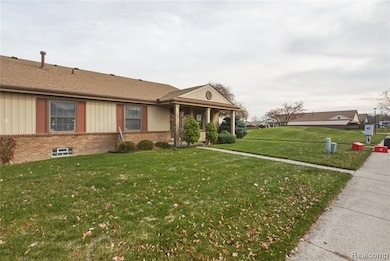 24532 Greenhill Rd unit 26, Warren, MI 48091 - photo 2