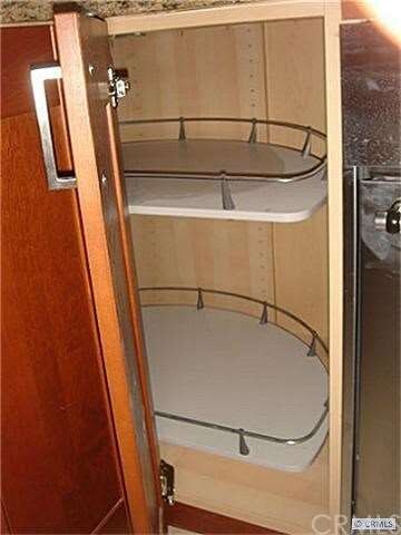 Organization inside Kitchen Cabinet