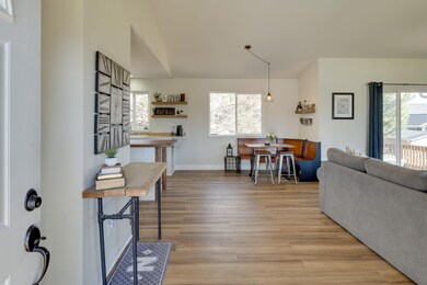 4-web-or-mls-2211 SW Newberry Ct-4