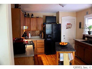 Kitchen Island does not stay but fridge, range & d