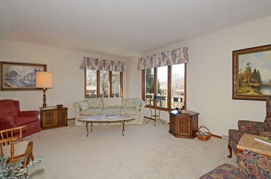 5223 Dommers Dr, Fitchburg, WI 53711 - photo 2