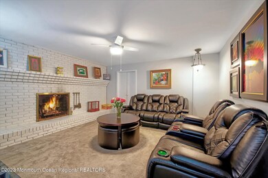08-FAMILY ROOM
