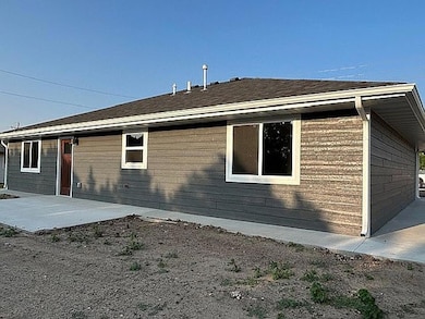 1506 Cattle Trail St, Goodland, KS 67735 - photo 2