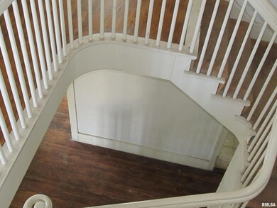 131 W 15th St, Davenport, IA 52803 - photo 4