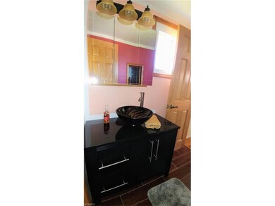 bathroom off bedroom