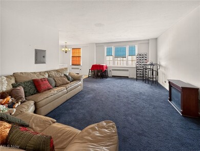 South Park Manor unit 512, Shaker Heights, OH 44120 - photo 2