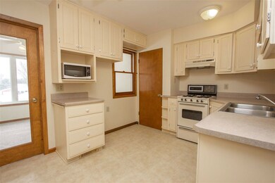 1851 Downing Ave, Waterloo, IA 50701 - photo 5