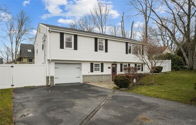 61 Beachmount Ave, Bristol, RI 02809 - photo 4