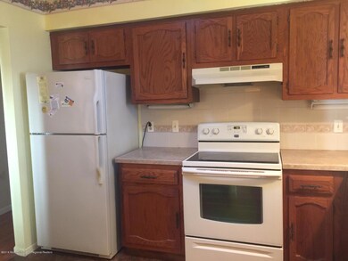 EAT-IN-KITCHEN