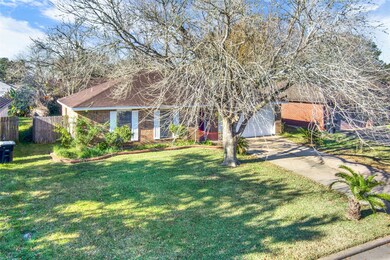 2803 Dove Tree Dr, Alvin, TX 77511 - photo 4