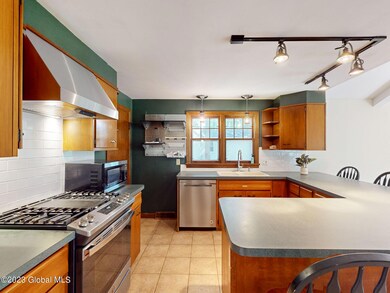 EAT-IN KITCHEN-1
