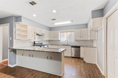 10502 Royal Oaks Dr, Houston, TX 77016 - photo 5