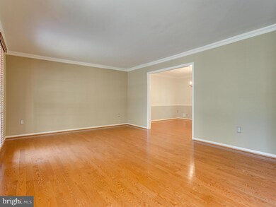 9371 Tovito Dr, Fairfax, VA 22031 - photo 6