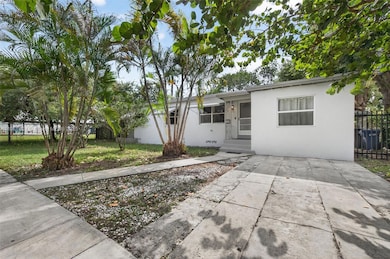 1690 NE 161st St, North Miami Beach, FL 33162 - photo 4
