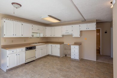 3134 W 18th St, Anderson, IN 46011 - photo 3