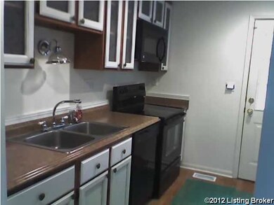 8810 Old Ironsides Dr, Louisville, KY 40228 - photo 3