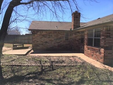 1504 Winding Creek Rd, Moore, OK 73160 - photo 3