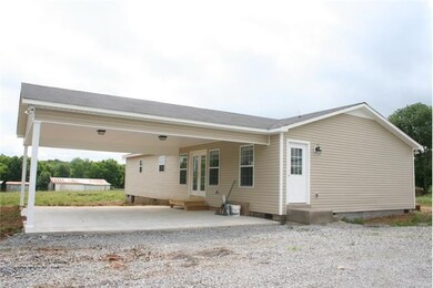 1456 sqft vinyl with 24x24 double carport. Licensed Cheatham Construction built home.
