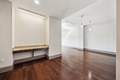 9870 Gaylord Dr unit 518, Houston, TX 77024 - photo 4