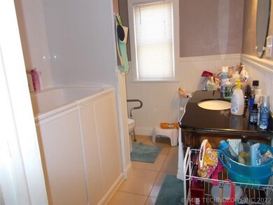 411 E 6th St, Claremore, OK 74017 - photo 6