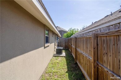 2118 Taxco Ct unit 4, Edinburg, TX 78542 - photo 7