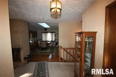 4334 Wittman Dr, Davenport, IA 52806 - photo 3