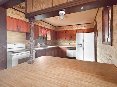 215 Robinwood Cir, Columbus, MS 39702 - photo 5