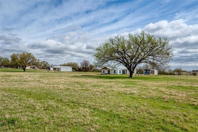 1527 J e Woody Rd, Springtown, TX 76082 - photo 5