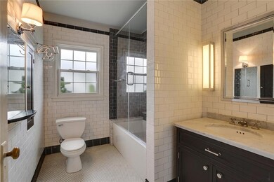 7412 Hall Bath