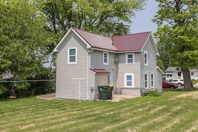 811 E Maple St, Lancaster, WI 53813 - photo 4