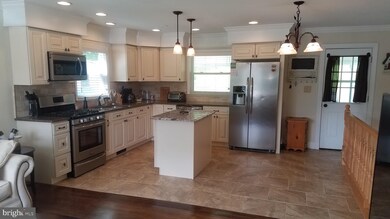 211 Greenview Ave, Reisterstown, MD 21136 - photo 5