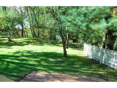 11 E Lyon Farm Dr unit 11, Greenwich, CT 06831 - photo 2