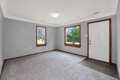 4518 NE 26th St, Des Moines, IA 50317 - photo 2