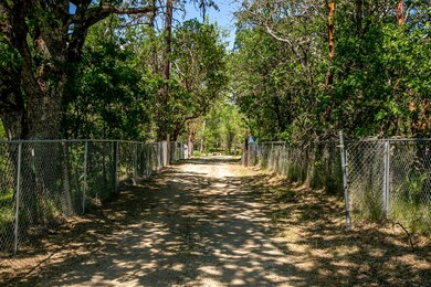 9394 Blackwell Rd, Central Point, OR 97502 - photo 3