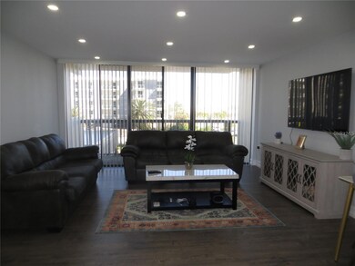 LOVELY LIVING ROOM