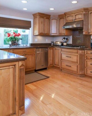 Superb craftsmanship on elegant cabinets. Wide pla