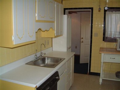 EAT-IN-KITCHEN