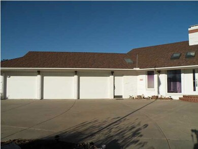 Oversized 3 car garage