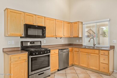 569 W Mariposa St, Chandler, AZ 85225 - photo 2