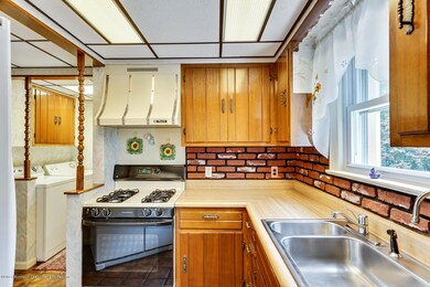 569 Burke Rd Jackson NJ 08527-large-018-