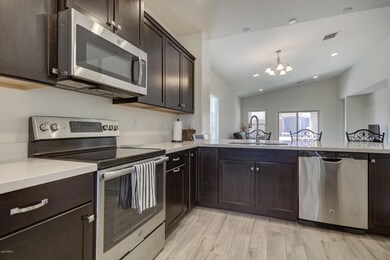 2433 E Gillcrest Rd-13