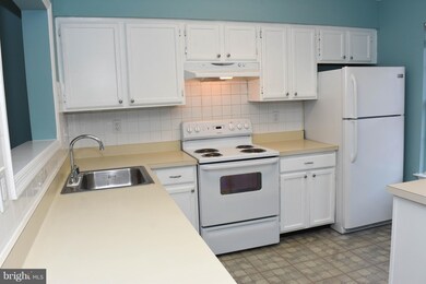 306 Moseby Ct, Manassas Park, VA 20111 - photo 5