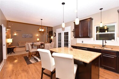 eat-in kitchen