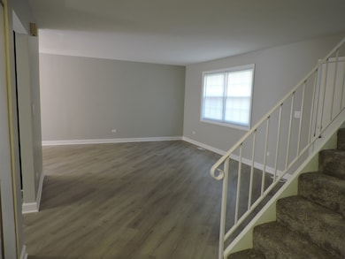 407 Beechwood Dr, Westmont, IL 60559 - photo 2