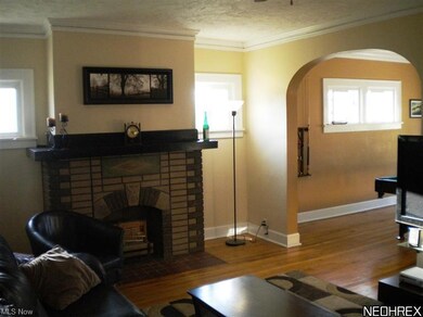 LIVING ROOM - DINING ROOM