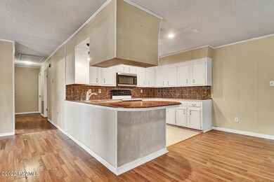 1037 Robertson st-3
