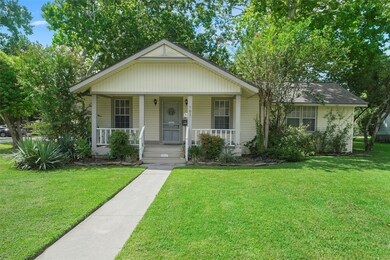 701 Clarence St, Tomball, TX 77375 - photo 2
